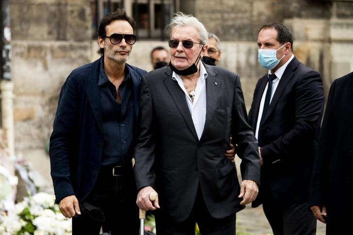 Скандал в семье Алена Делона: почему наследники легенды мирового кино лишились денег