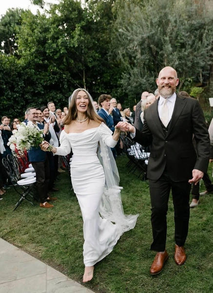 Свадьба старшей сестры Хадид: Джиджи и Белла в изумрудных платьях и невероятно красивая жена отца